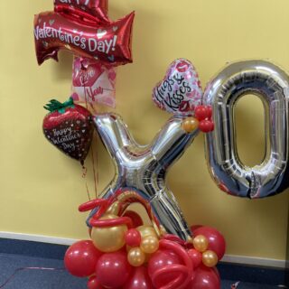 Valentine Hugs and Kisses Sculpture