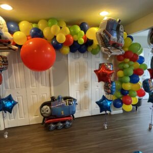 Thomas the train 16ft balloon garland ( bouquets sold separately)