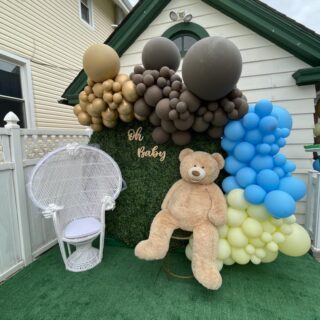 OH BABY Garland with grass wall (chair and bear not included)
