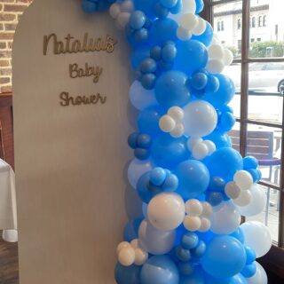 Baby shower garland with wall
